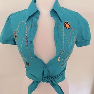 Cotton short sleeve shirt with embroidery details